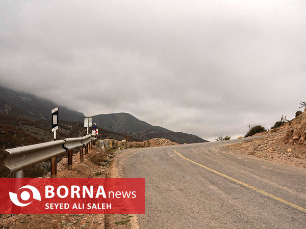 ییلاق اوپرت دیواره‌ی اوپرت را به شمال‌شرقی قله‌ی خرو نرو متصل می‌کند که بخش شمالی آن مرز بین جنگل‌های هیرکانی در شمال و دشت کویری در جنوب است