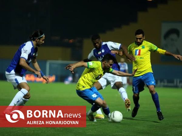 دیدار تیم های فوتبال صنعت نفت - استقلال